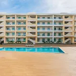 Bright Modern Seaside Apartment