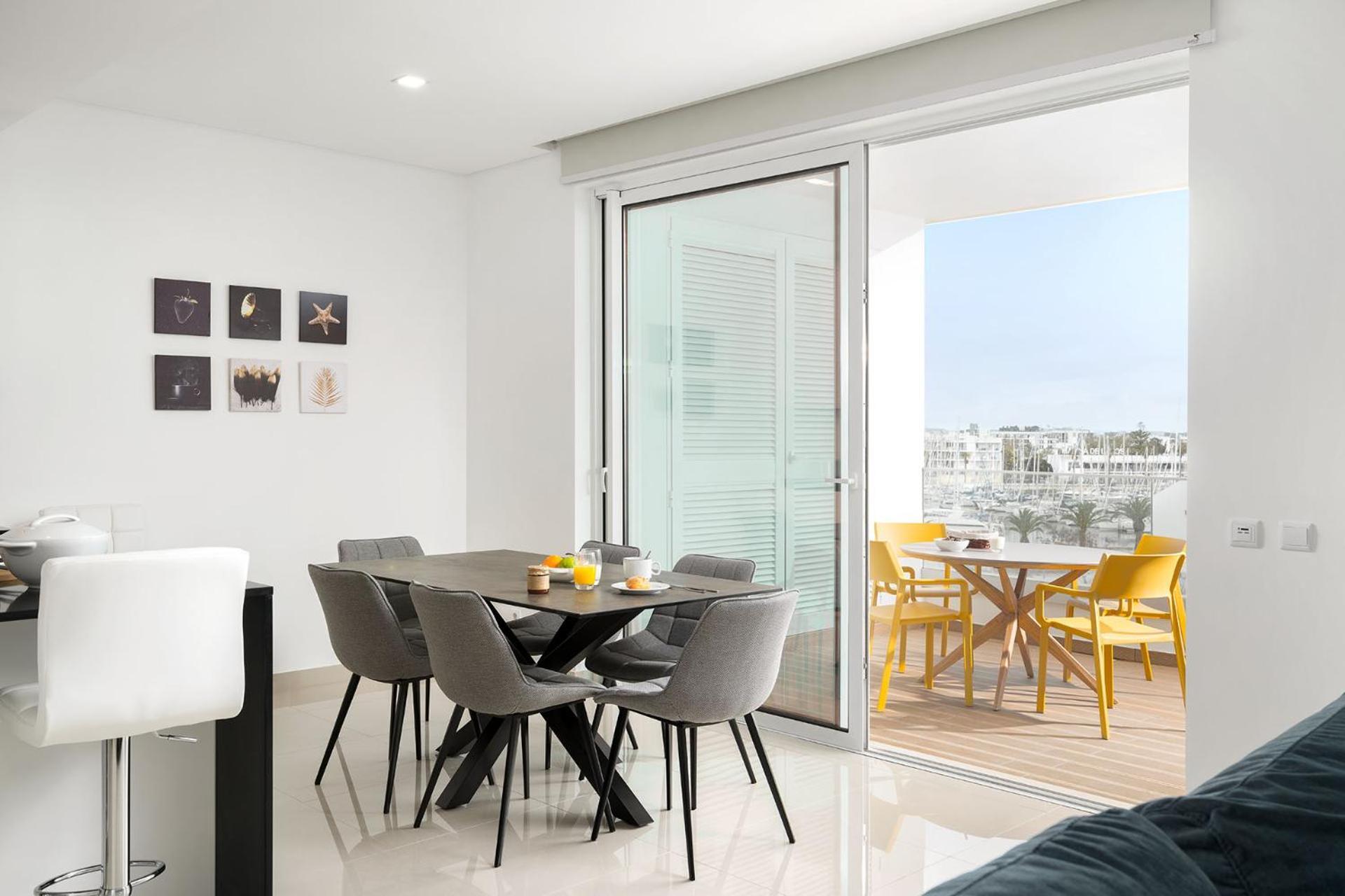 Apartment Bright Modern Seaside